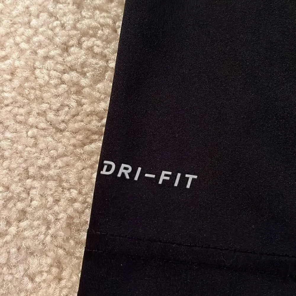 SIZE SMALL NIKE DRI FIT SHIRT